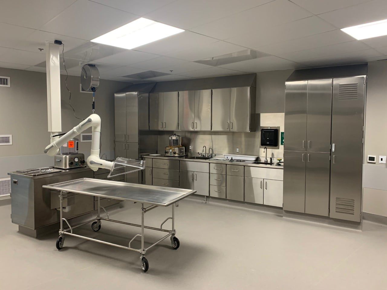 Funeral service student training in lab